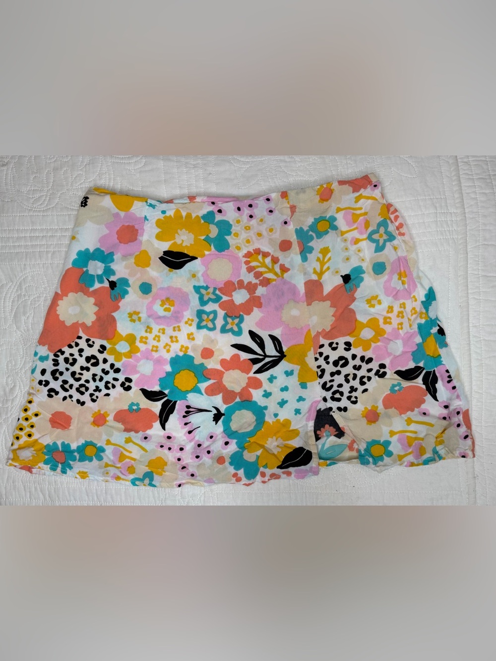 Bright Floral Print Shorts - Multicolor
